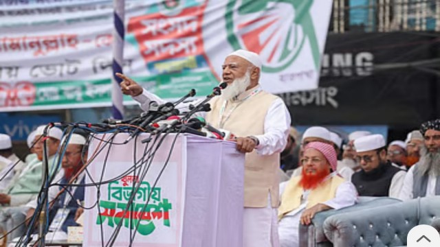 ক্ষমতায় না গিয়েও অনেকে ক্ষমতার দাপট দেখাচ্ছেন। প্রশাসনিক ক্যু করার চেষ্টা চলছে